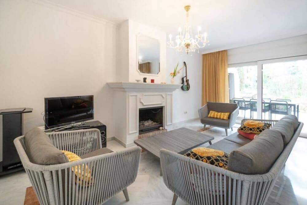 3 bedroom Townhouse for rent in Marbella with pool garage - € 3,700 (Ref: 9821906)