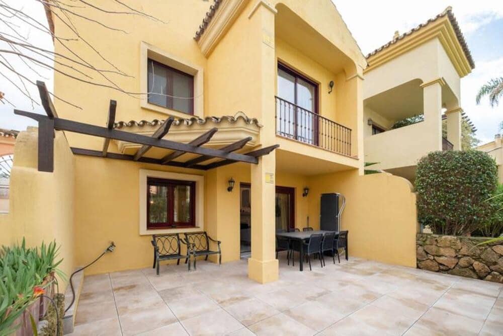 3 bedroom Townhouse for rent in Marbella with pool garage - € 3,700 (Ref: 9821906)