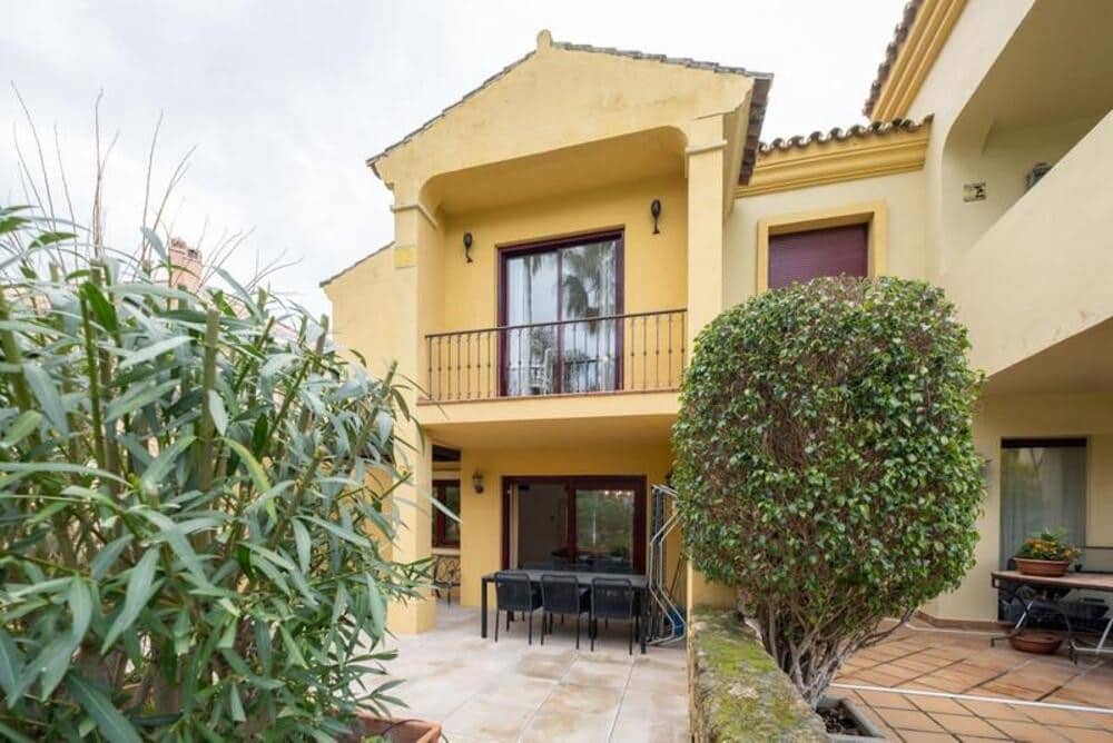 3 bedroom Townhouse for rent in Marbella with pool garage - € 3,700 (Ref: 9821906)