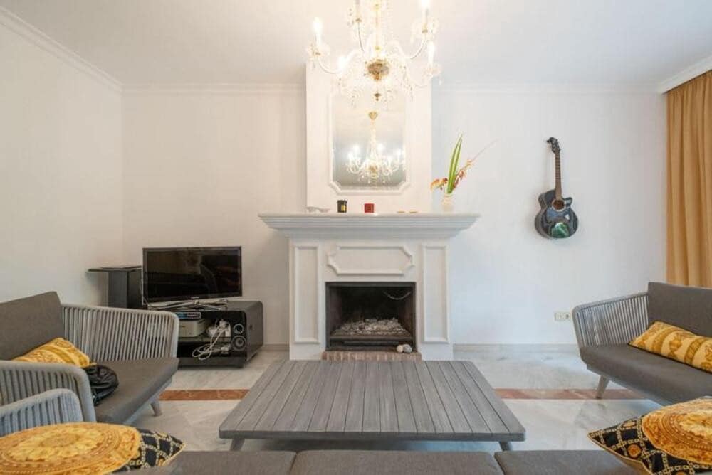 3 bedroom Townhouse for rent in Marbella with pool garage - € 3,700 (Ref: 9821906)