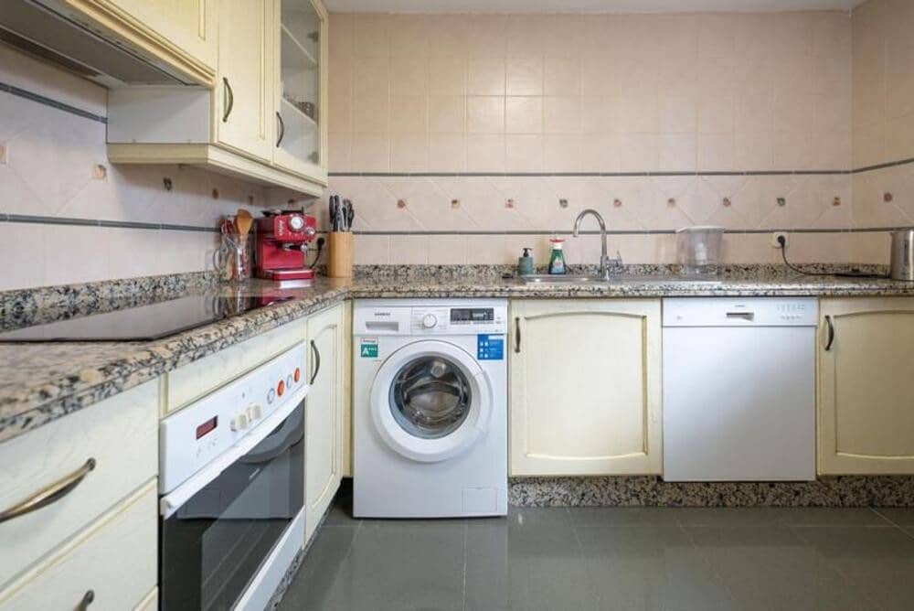 3 bedroom Townhouse for rent in Marbella with pool garage - € 3,700 (Ref: 9821906)