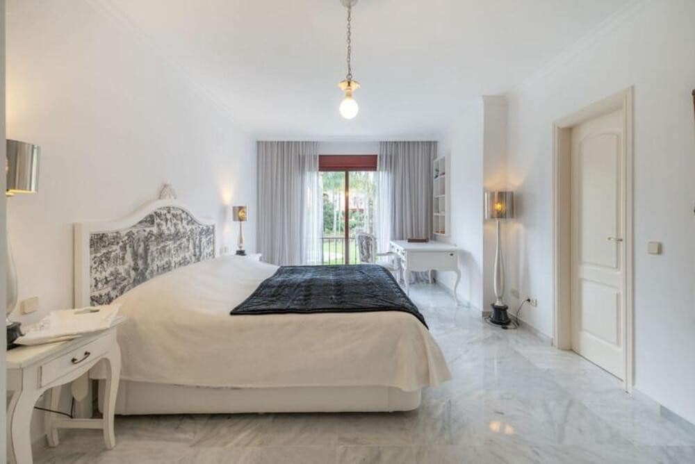 3 bedroom Townhouse for rent in Marbella with pool garage - € 3,700 (Ref: 9821906)