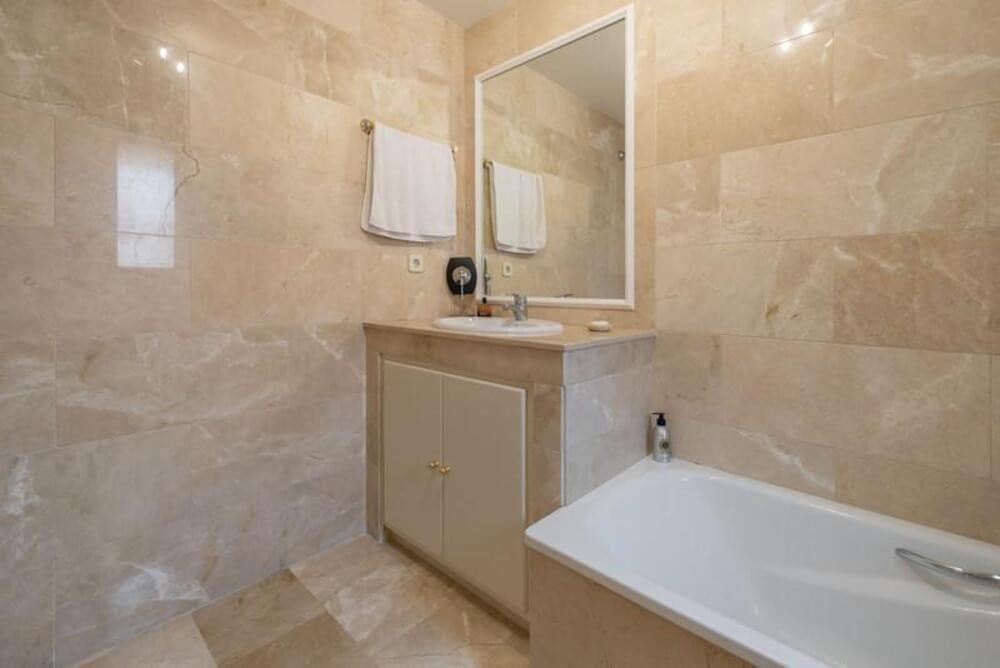 3 bedroom Townhouse for rent in Marbella with pool garage - € 3,700 (Ref: 9821906)