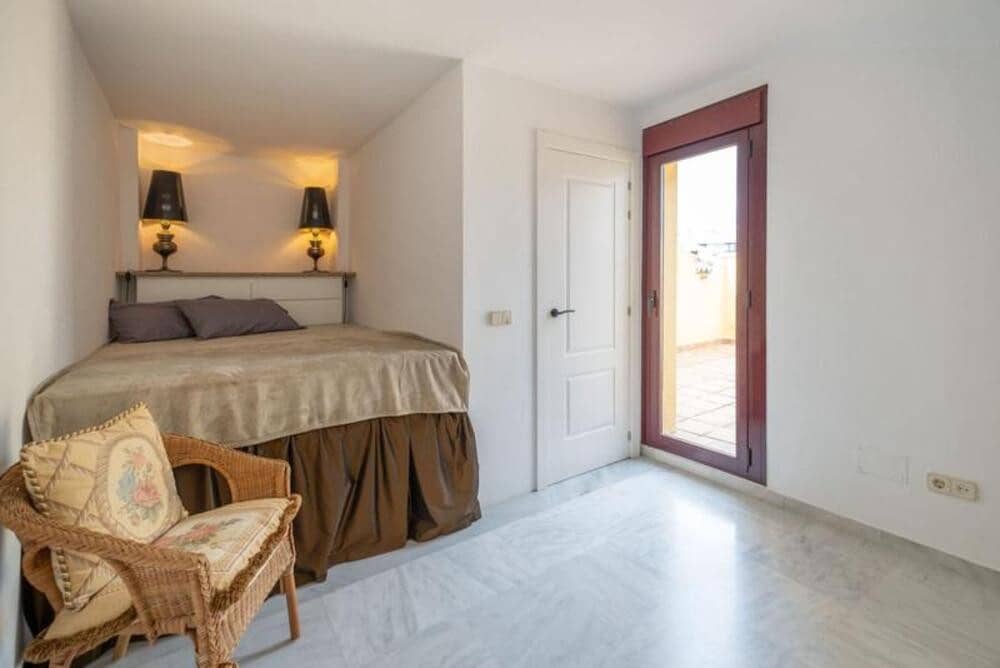 3 bedroom Townhouse for rent in Marbella with pool garage - € 3,700 (Ref: 9821906)