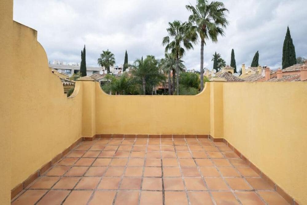 3 bedroom Townhouse for rent in Marbella with pool garage - € 3,700 (Ref: 9821906)