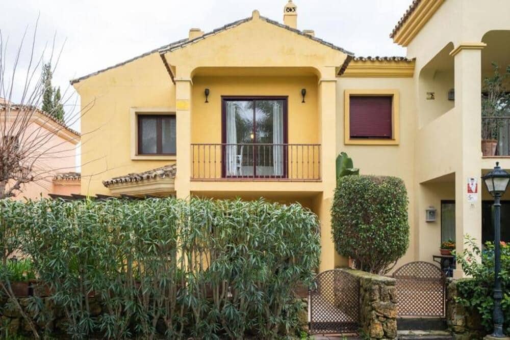 3 bedroom Townhouse for rent in Marbella with pool garage - € 3,700 (Ref: 9821906)
