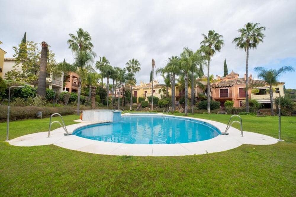 3 bedroom Townhouse for rent in Marbella with pool garage - € 3,700 (Ref: 9821906)