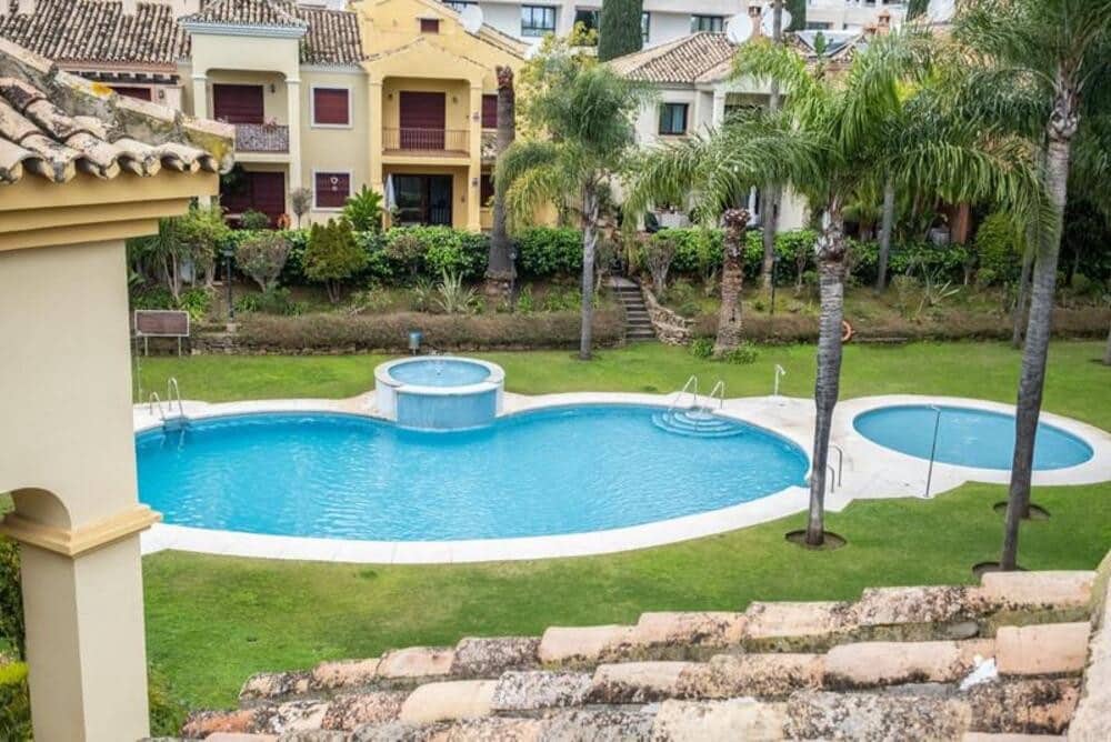 3 bedroom Townhouse for rent in Marbella with pool garage - € 3,700 (Ref: 9821906)
