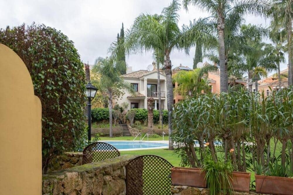 3 bedroom Townhouse for rent in Marbella with pool garage - € 3,700 (Ref: 9821906)