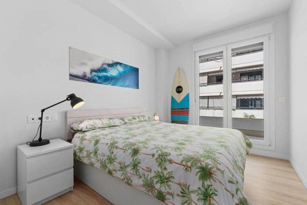 Apartamento de 2 habitaciones en Marbella en alquiler con piscina garaje - 2.500 € (Ref: 9821908)
