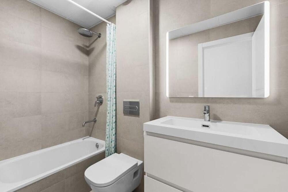 Apartamento de 2 habitaciones en Marbella en alquiler con piscina garaje - 2.500 € (Ref: 9821908)
