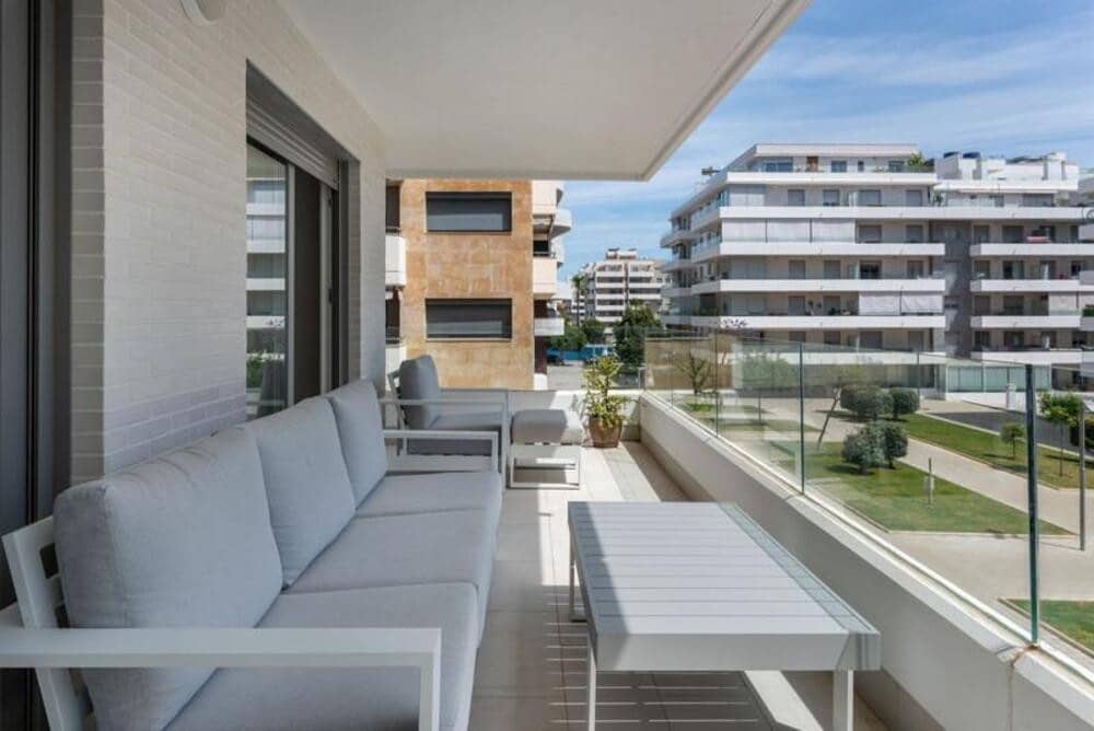Apartamento de 2 habitaciones en Marbella en alquiler con piscina garaje - 2.500 € (Ref: 9821908)