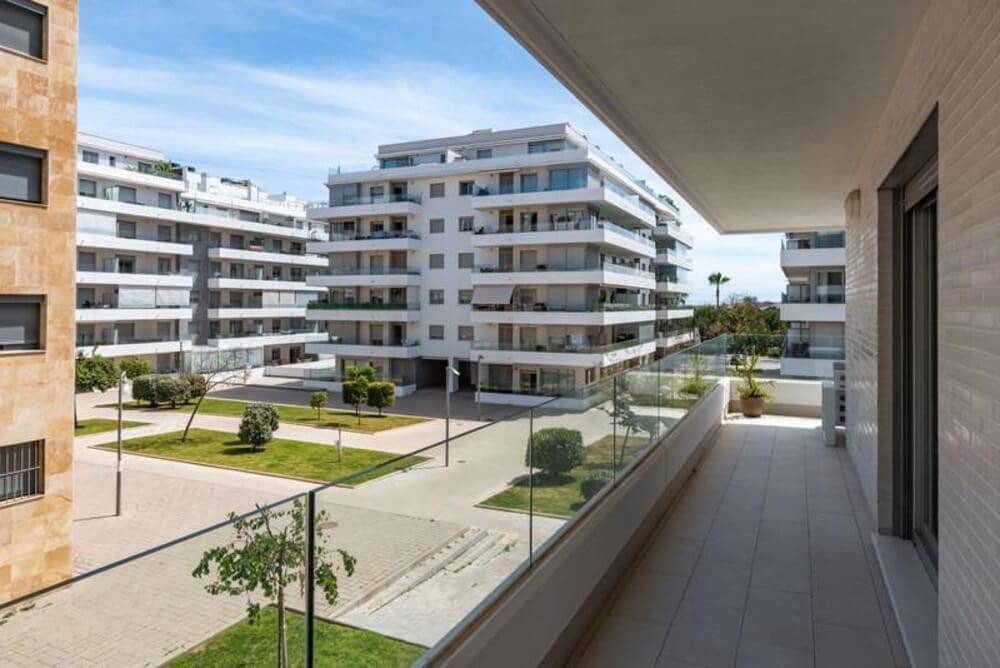 Apartamento de 2 habitaciones en Marbella en alquiler con piscina garaje - 2.500 € (Ref: 9821908)