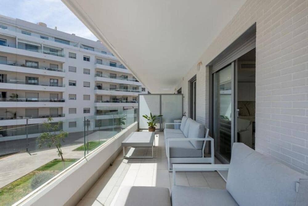 Apartamento de 2 habitaciones en Marbella en alquiler con piscina garaje - 2.500 € (Ref: 9821908)