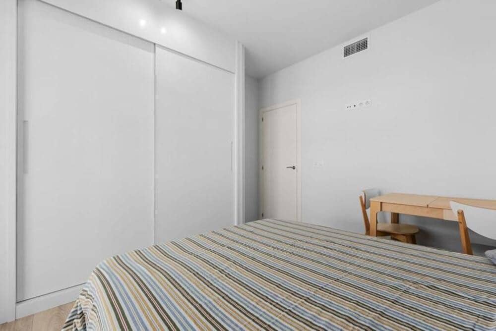 Apartamento de 2 habitaciones en Marbella en alquiler con piscina garaje - 2.500 € (Ref: 9821908)
