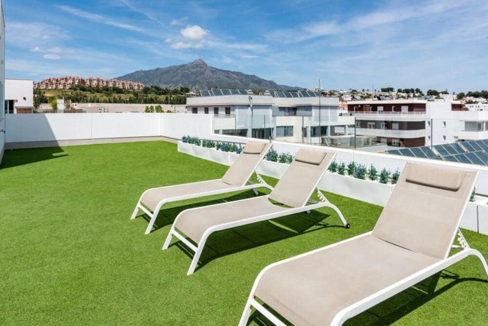 Apartamento de 2 habitaciones en Marbella en alquiler con piscina garaje - 2.500 € (Ref: 9821908)