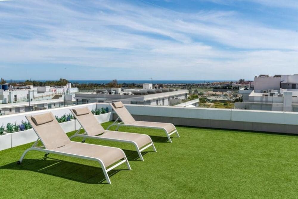 Apartamento de 2 habitaciones en Marbella en alquiler con piscina garaje - 2.500 € (Ref: 9821908)