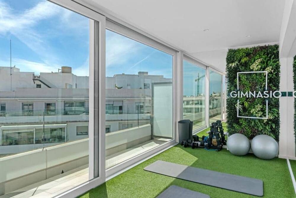Apartamento de 2 habitaciones en Marbella en alquiler con piscina garaje - 2.500 € (Ref: 9821908)