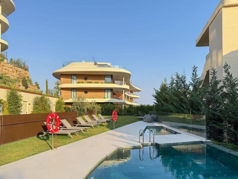 Apartamento de 2 habitaciones en Fuengirola en alquiler con piscina garaje - 3.000 € (Ref: 9821911)