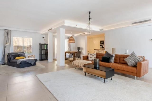 4 quarto Moradia para venda em Nueva Andalucía Centro, Marbella com piscina garagem - 1 875 000 € (Ref: 9824588)