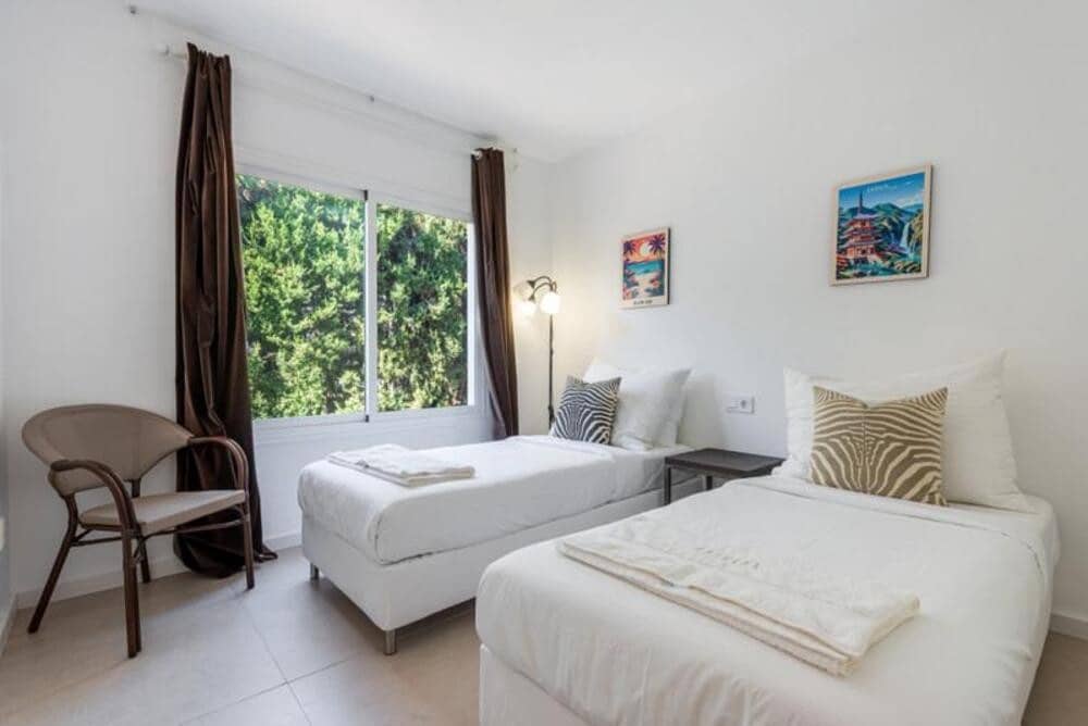 4 quarto Moradia para venda em Nueva Andalucia com piscina garagem - 1 875 000 € (Ref: 9824588)