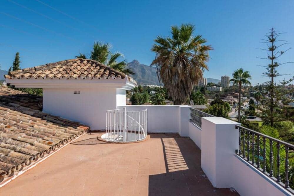 4 quarto Moradia para venda em Nueva Andalucia com piscina garagem - 1 875 000 € (Ref: 9824588)