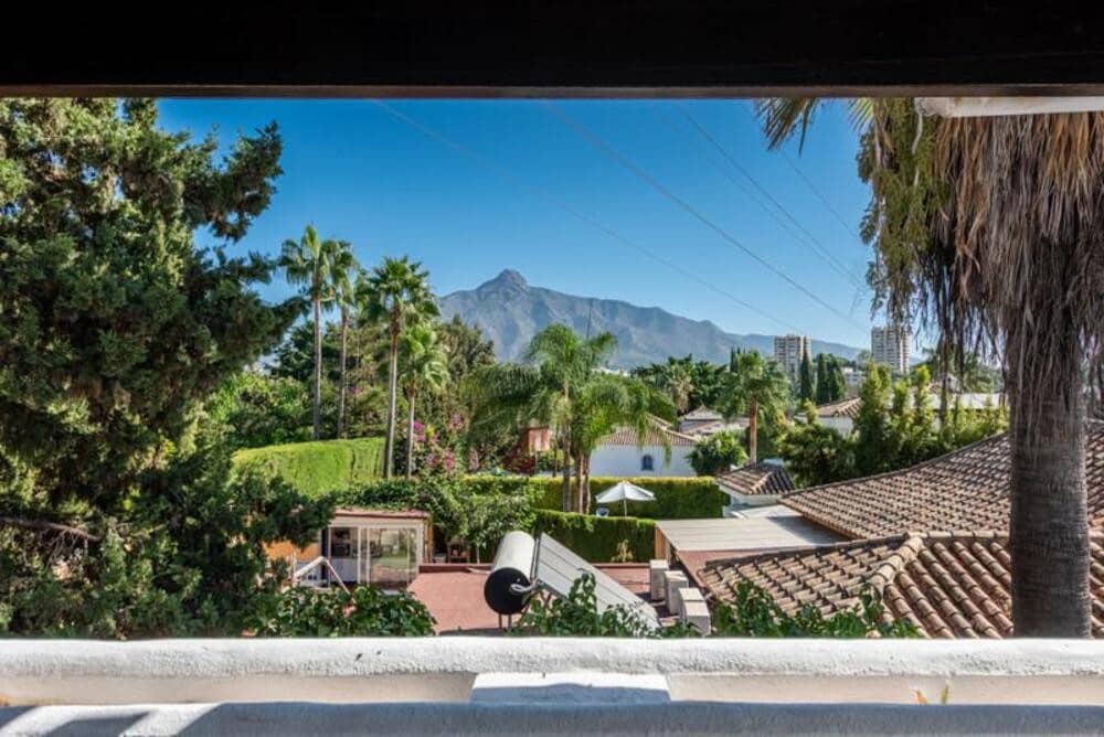 4 quarto Moradia para venda em Nueva Andalucia com piscina garagem - 1 875 000 € (Ref: 9824588)