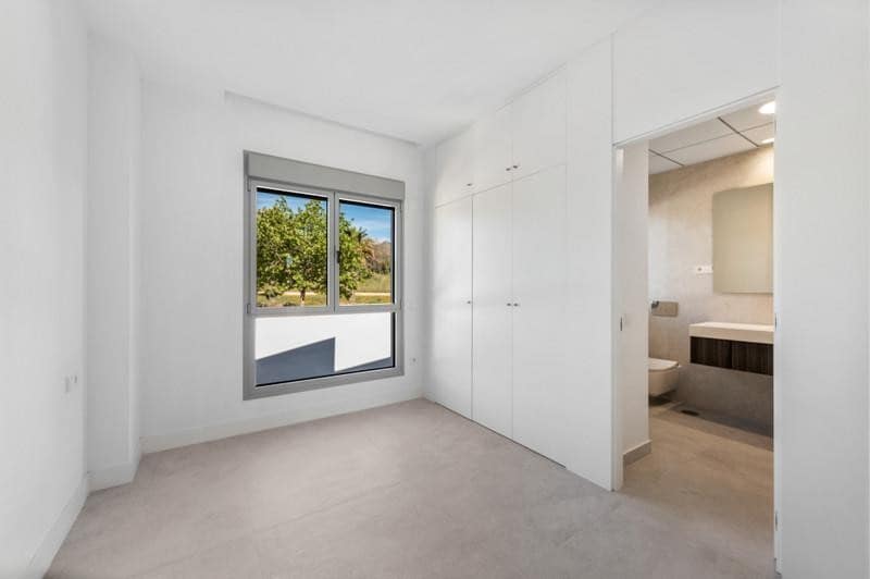 4 bedroom Penthouse for rent in Marbella with pool garage - € 6,500 (Ref: 9824589)