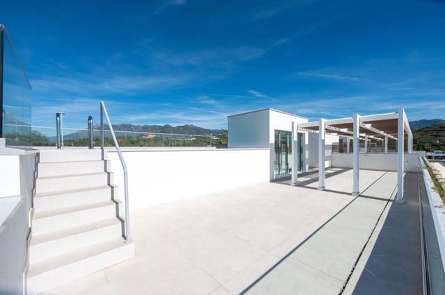 4 bedroom Penthouse for rent in Bahía de Marbella, Marbella with pool garage - € 6,500 (Ref: 9824589)