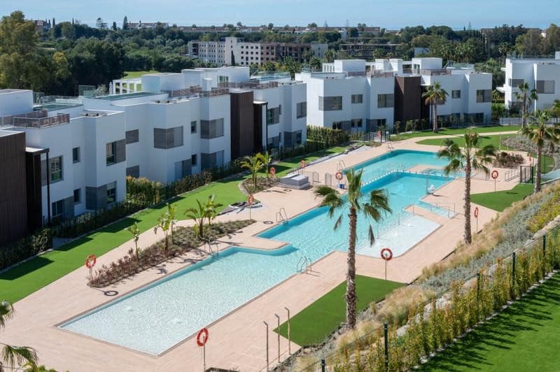 4 bedroom Penthouse for rent in Marbella with pool garage - € 6,500 (Ref: 9824589)