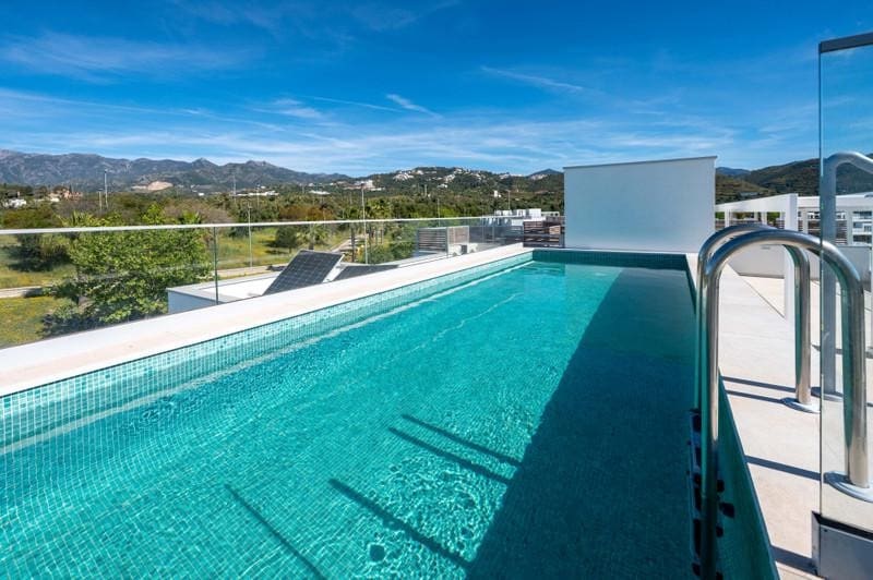 4 bedroom Penthouse for rent in Marbella with pool garage - € 6,500 (Ref: 9824589)