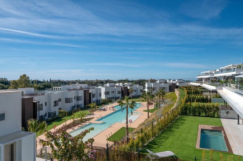 4 bedroom Penthouse for rent in Marbella with pool garage - € 6,500 (Ref: 9824589)