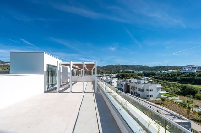 4 bedroom Penthouse for rent in Bahía de Marbella, Marbella with pool garage - € 6,500 (Ref: 9824589)
