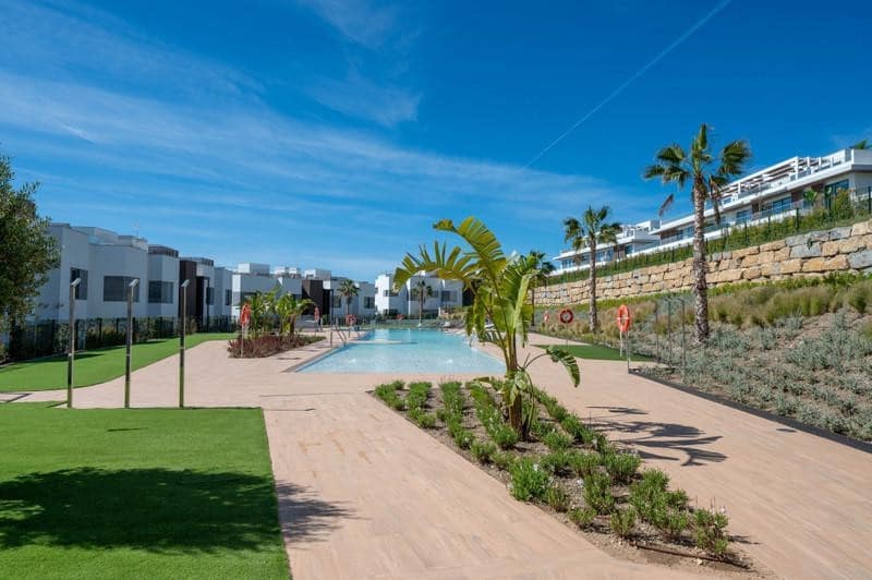 4 bedroom Penthouse for rent in Marbella with pool garage - € 6,500 (Ref: 9824589)