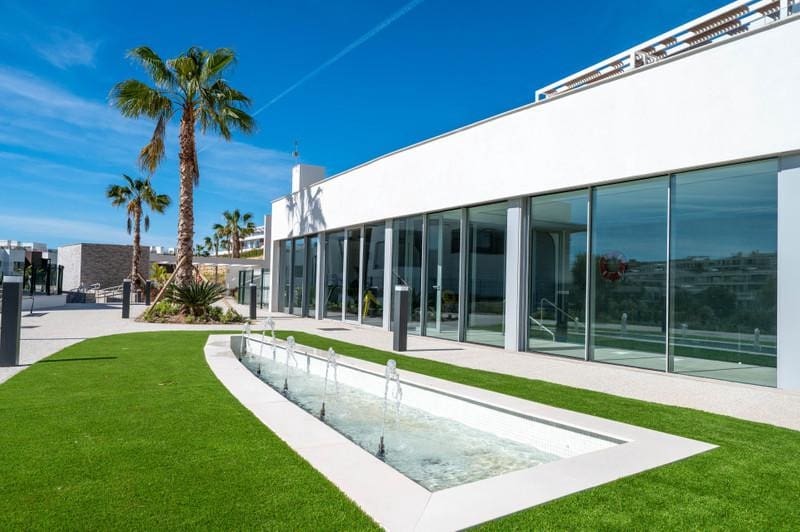 4 bedroom Penthouse for rent in Marbella with pool garage - € 6,500 (Ref: 9824589)