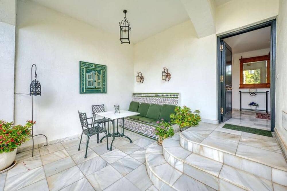 4 soveværelse Villa til salg i Marbella med swimmingpool garage - € 1.950.000 (Ref: 9824590)