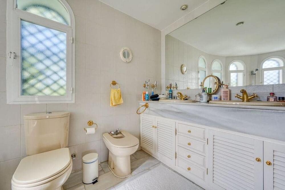 4 soveværelse Villa til salg i Marbella med swimmingpool garage - € 1.950.000 (Ref: 9824590)
