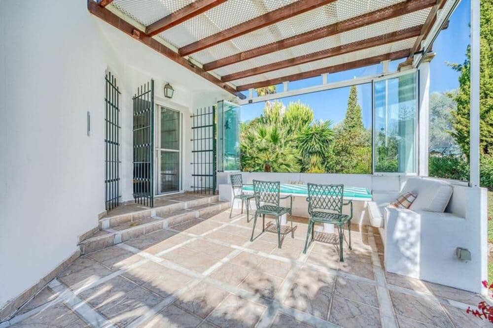 4 soveværelse Villa til salg i Marbella med swimmingpool garage - € 1.950.000 (Ref: 9824590)