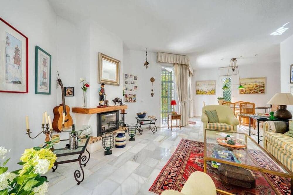 4 soveværelse Villa til salg i Marbella med swimmingpool garage - € 1.950.000 (Ref: 9824590)