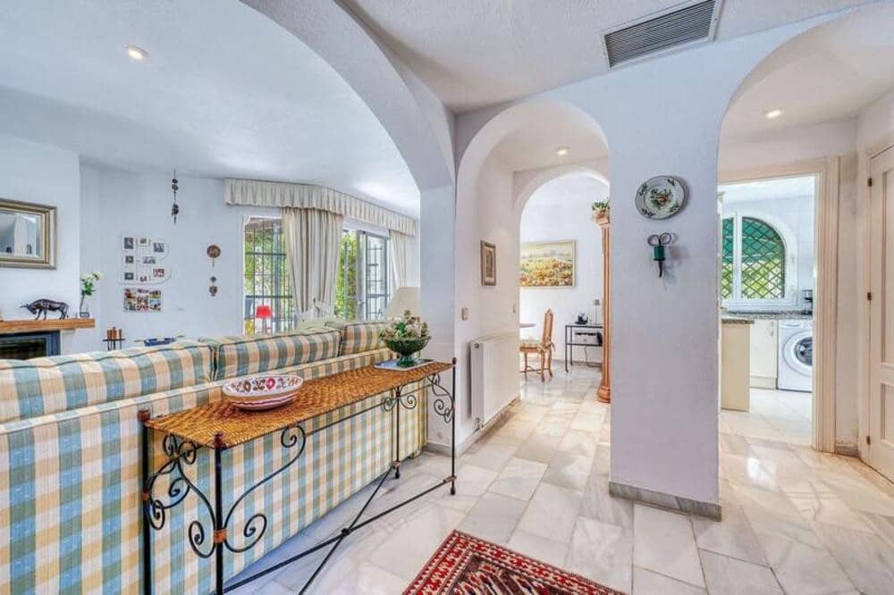 4 soveværelse Villa til salg i Marbella med swimmingpool garage - € 1.950.000 (Ref: 9824590)