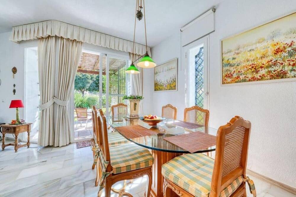 4 soveværelse Villa til salg i Marbella med swimmingpool garage - € 1.950.000 (Ref: 9824590)