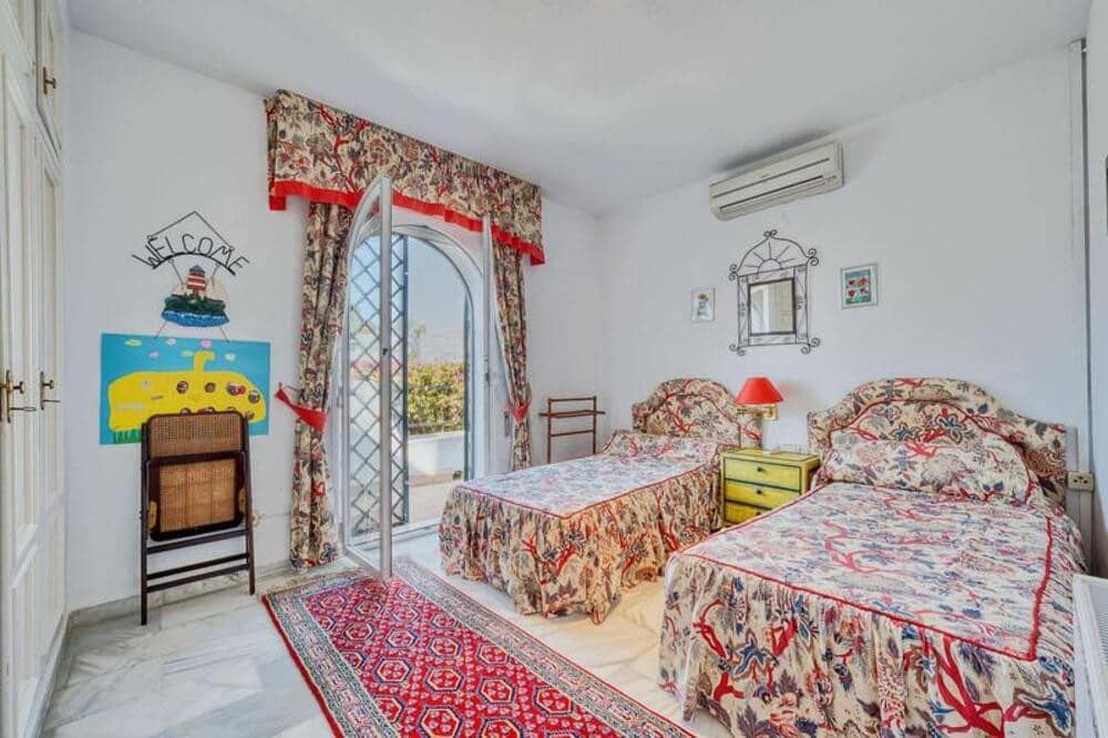 4 soveværelse Villa til salg i Marbella med swimmingpool garage - € 1.950.000 (Ref: 9824590)