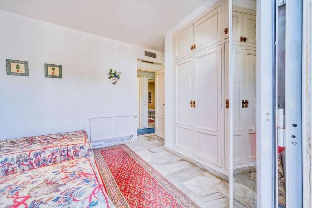4 soveværelse Villa til salg i Marbella med swimmingpool garage - € 1.950.000 (Ref: 9824590)