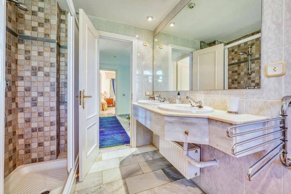 4 soveværelse Villa til salg i Marbella med swimmingpool garage - € 1.950.000 (Ref: 9824590)