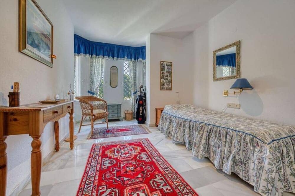 4 soveværelse Villa til salg i Marbella med swimmingpool garage - € 1.950.000 (Ref: 9824590)