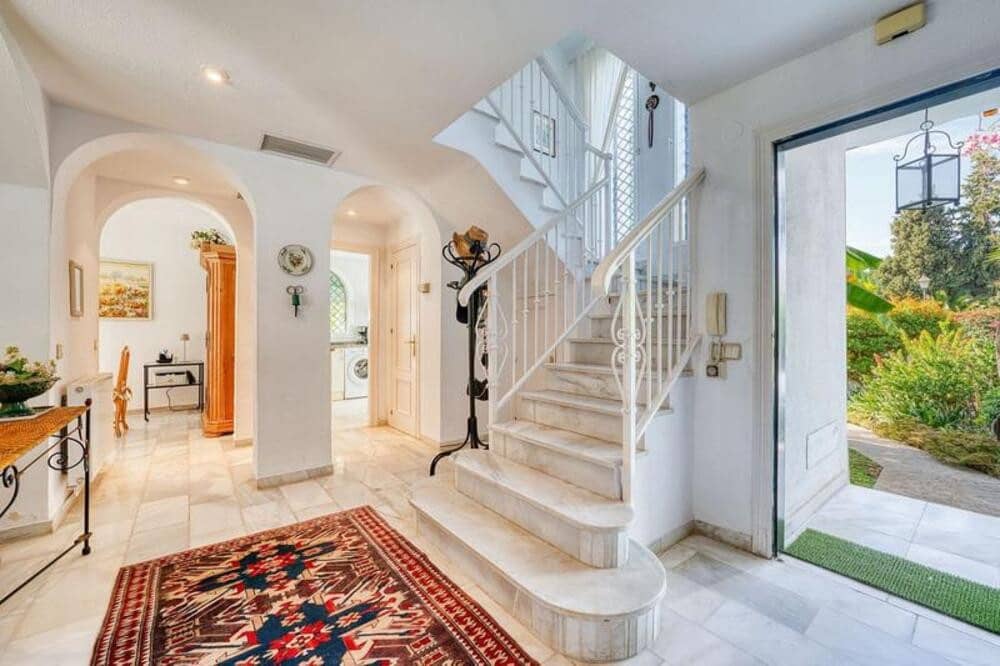4 soveværelse Villa til salg i Marbella med swimmingpool garage - € 1.950.000 (Ref: 9824590)