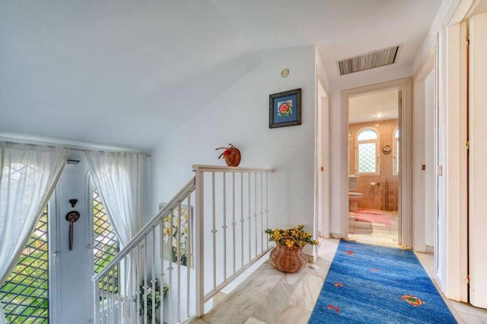 4 soveværelse Villa til salg i Marbella med swimmingpool garage - € 1.950.000 (Ref: 9824590)