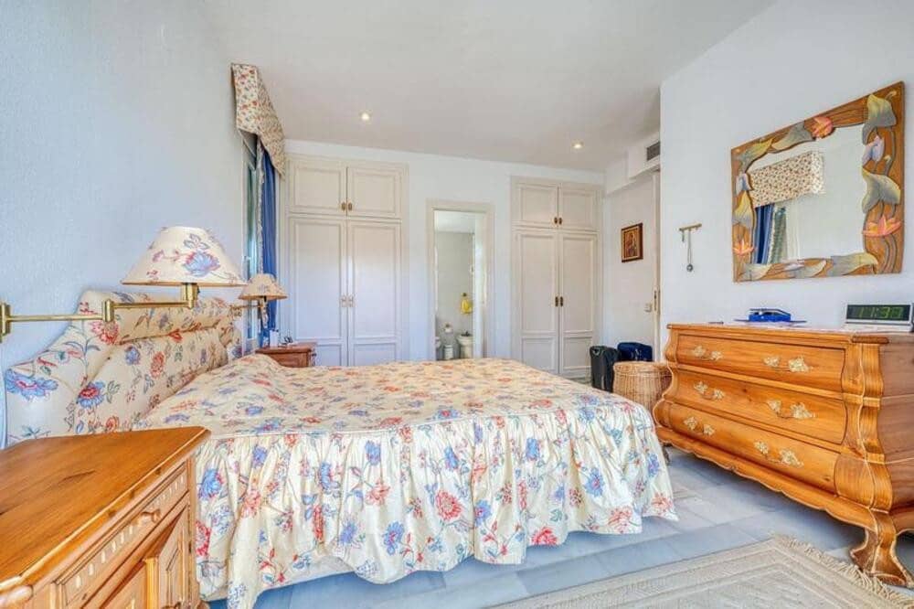 4 soveværelse Villa til salg i Marbella med swimmingpool garage - € 1.950.000 (Ref: 9824590)