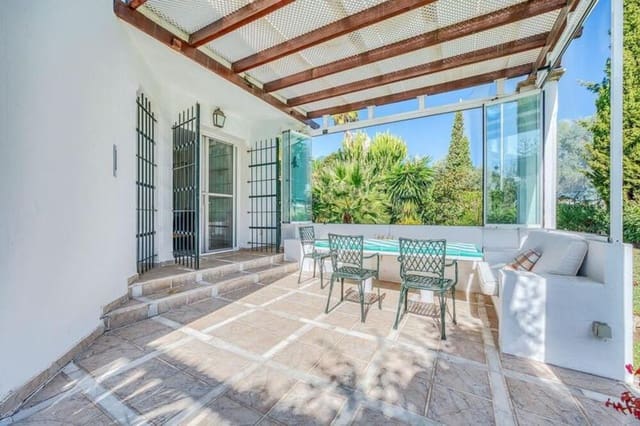4 soveværelse Villa til salg i Los Naranjos, Marbella med swimmingpool garage - € 1.950.000 (Ref: 9824590)