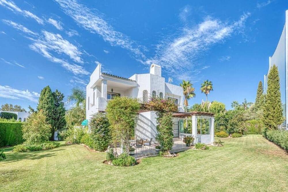 4 soveværelse Villa til salg i Marbella med swimmingpool garage - € 1.950.000 (Ref: 9824590)